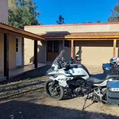 a motorcycle parked in front of a building at Dormis Clave de Sol in Villa Ciudad Parque