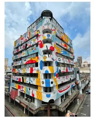 a tall building with lots of skateboards painted on it at Departamento 610 - Edificio VILAUT by INMOVE Temporarios in Cordoba