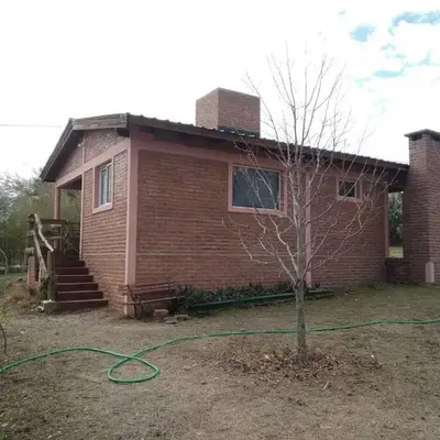 Casa con gran jardín a 100 mts del Río Amboy