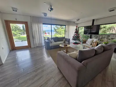 a living room with a couch and a christmas tree at Hermosa Casa en Villa del Lago Carlos Paz Vista al lago, zona exclusiva y residencial in Cordoba