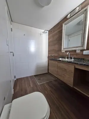 a bathroom with a toilet and a sink at Brillante departamento in Cordoba