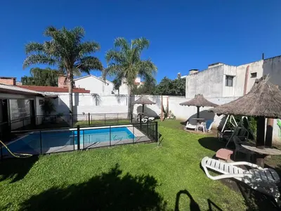 a backyard with a swimming pool and a house at Luluara in Villa Carlos Paz