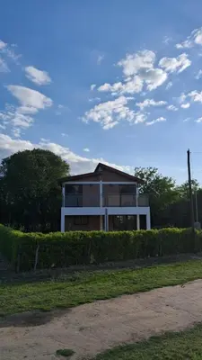 a house with a fence in front of it at Lo de la Abu in Villa de Las Rosas