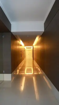 a hallway of a building with a light on the ceiling at Apart France - Con gim, piscina y estacionamiento in Río Cuarto